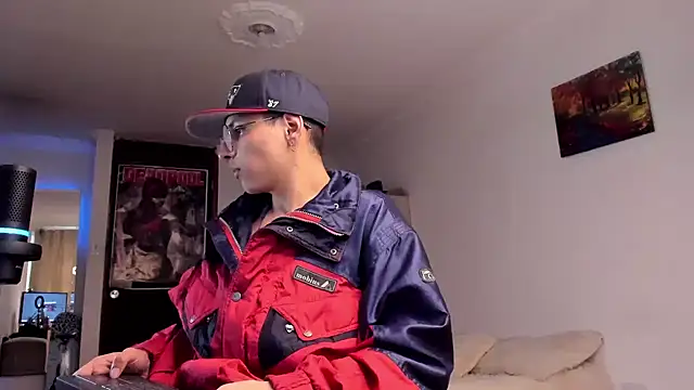 Snapshot of a_lejandro_0_8 chatting on 12/07/24, 09:00 a lejandro 0 8 online show from 12/07/24, 09:00