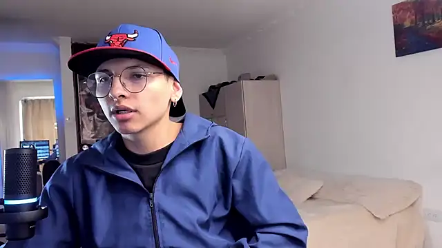 Snapshot of a_lejandro_0_8 chatting on 12/09/24, 07:39 a lejandro 0 8 online show from 12/09/24, 07:39