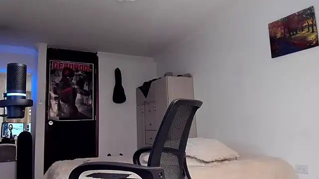 Snapshot of a_lejandro_0_8 chatting on 12/10/24, 02:27 a lejandro 0 8 online show from 12/10/24, 02:27