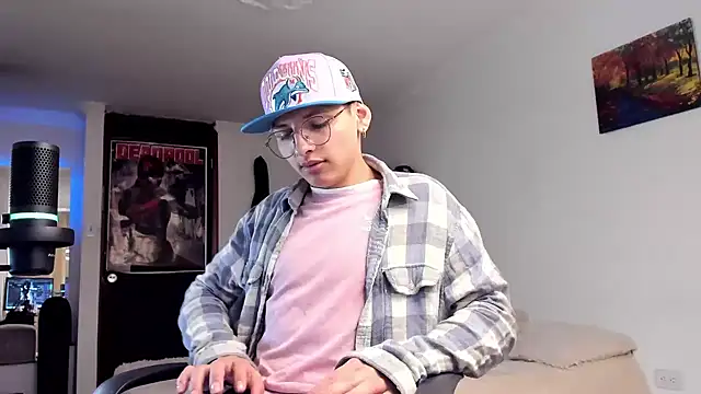 Snapshot of a_lejandro_0_8 chatting on 12/10/24, 08:38 a lejandro 0 8 online show from 12/10/24, 08:38