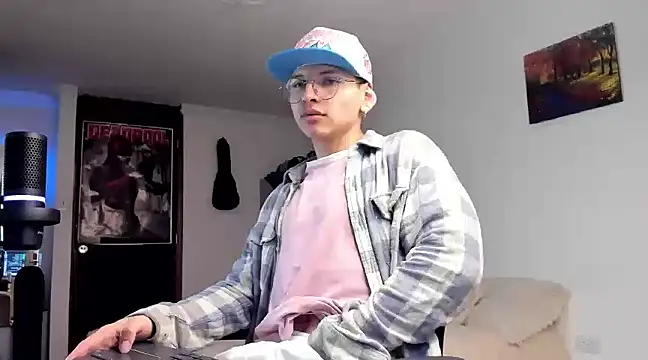 Snapshot of a_lejandro_0_8 chatting on 12/10/24, 11:40 a lejandro 0 8 online show from 12/10/24, 11:40