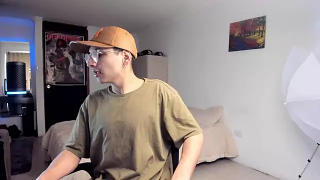 Snapshot of a_lejandro_0_8 chatting on 12/12/24, 07:37 a lejandro 0 8 online show from 12/12/24, 07:37