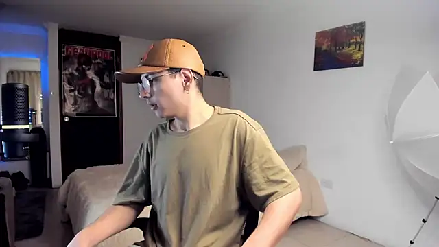 Snapshot of a_lejandro_0_8 chatting on 12/12/24, 11:03 a lejandro 0 8 online show from 12/12/24, 11:03