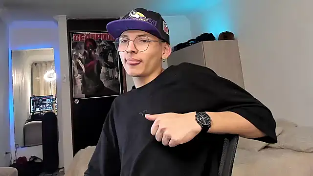 Snapshot of a_lejandro_0_8 chatting on 12/21/24, 05:25 a lejandro 0 8 online show from 12/21/24, 05:25