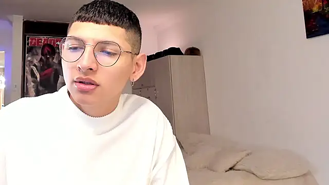 Snapshot of a_lejandro_0_8 chatting on 12/22/24, 07:42 a lejandro 0 8 online show from 12/22/24, 07:42