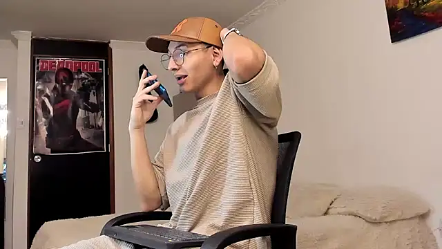 Snapshot of a_lejandro_0_8 chatting on 12/25/24, 12:48 a lejandro 0 8 online show from 12/25/24, 12:48