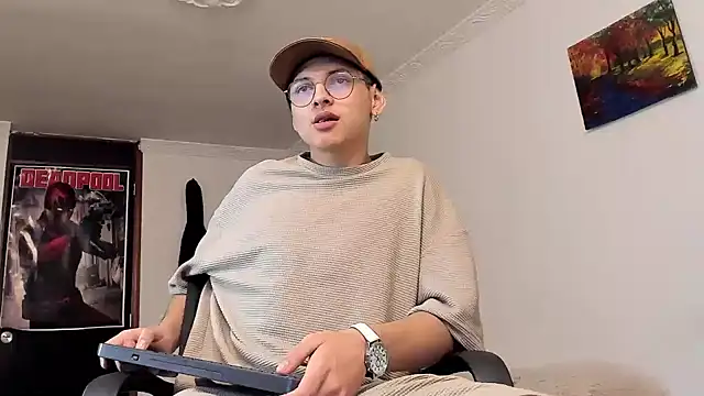 Snapshot of a_lejandro_0_8 chatting on 12/25/24, 03:50 a lejandro 0 8 online show from 12/25/24, 03:50