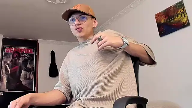 Snapshot of a_lejandro_0_8 chatting on 12/25/24, 08:51 a lejandro 0 8 online show from 12/25/24, 08:51