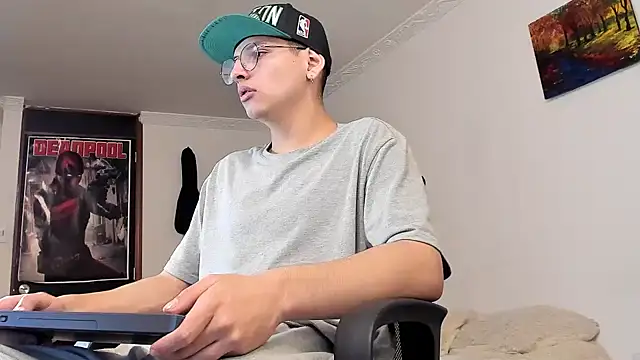 Snapshot of a_lejandro_0_8 chatting on 12/26/24, 02:12 a lejandro 0 8 online show from 12/26/24, 02:12