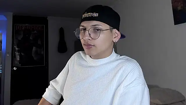 Snapshot of a_lejandro_0_8 chatting on 12/26/24, 08:28 a lejandro 0 8 online show from 12/26/24, 08:28