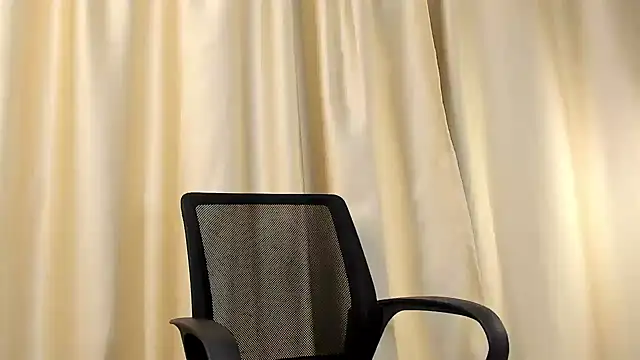 Snapshot of a_lejandro_0_8 chatting on 01/15/25, 07:05 a lejandro 0 8 online show from 01/15/25, 07:05