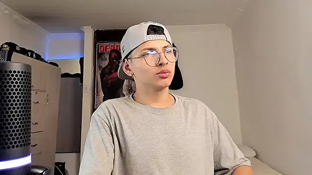 Snapshot of a_lejandro_0_8 chatting on 01/20/25, 02:11 a lejandro 0 8 online show from 01/20/25, 02:11