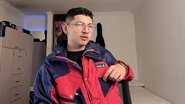 Snapshot of a_lejandro_0_8 chatting on 01/21/25, 02:00 a lejandro 0 8 online show from 01/21/25, 02:00