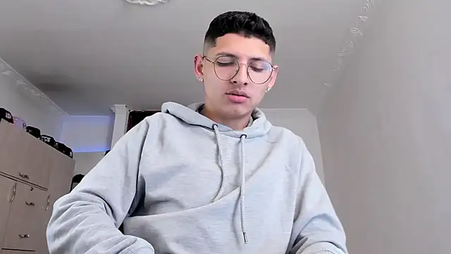 Snapshot of a_lejandro_0_8 chatting on 01/22/25, 08:17 a lejandro 0 8 online show from 01/22/25, 08:17