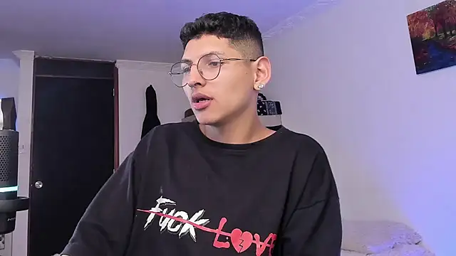 Snapshot of a_lejandro_0_8 chatting on 02/02/25, 04:48 a lejandro 0 8 online show from 02/02/25, 04:48