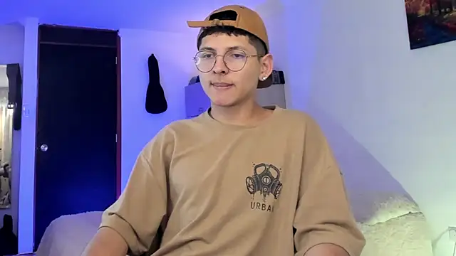 Snapshot of a_lejandro_0_8 chatting on 02/04/25, 01:56 a lejandro 0 8 online show from 02/04/25, 01:56