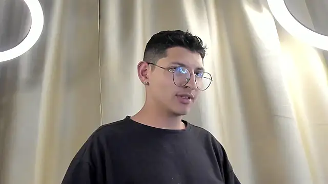 Snapshot of a_lejandro_0_8 chatting on 02/06/25, 08:07 a lejandro 0 8 online show from 02/06/25, 08:07