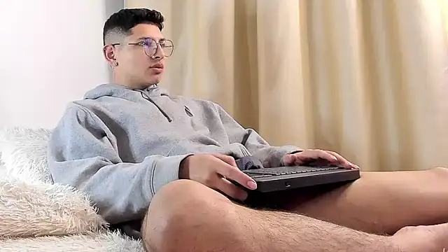 Snapshot of a_lejandro_0_8 chatting on 02/09/25, 03:11 a lejandro 0 8 online show from 02/09/25, 03:11