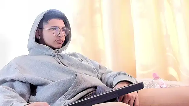 Snapshot of a_lejandro_0_8 chatting on 02/09/25, 07:41 a lejandro 0 8 online show from 02/09/25, 07:41