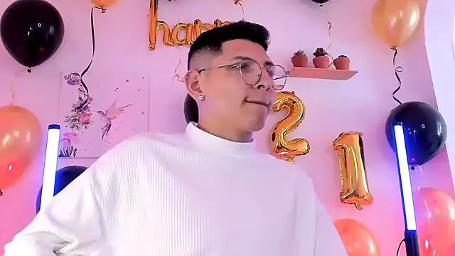 Snapshot of a_lejandro_0_8 chatting on 02/18/25, 07:52 a lejandro 0 8 online show from 02/18/25, 07:52