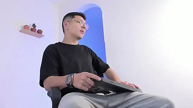 Snapshot of a_lejandro_0_8 chatting on 02/26/25, 07:38 a lejandro 0 8 online show from 02/26/25, 07:38