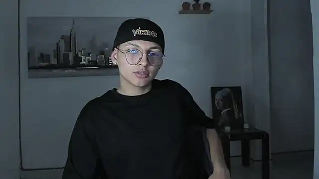 Snapshot of a_lejandro_0_8 chatting on 03/01/25, 04:58 a lejandro 0 8 online show from 03/01/25, 04:58