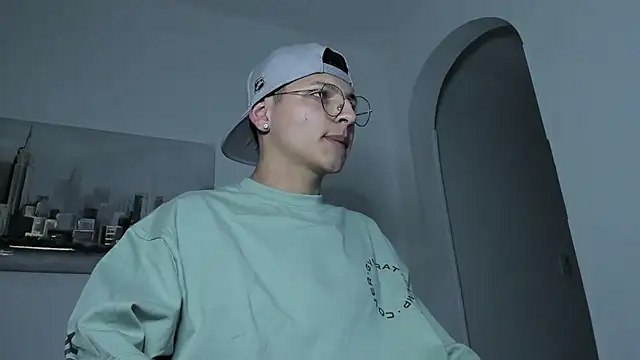 Snapshot of a_lejandro_0_8 chatting on 03/02/25, 04:07 a lejandro 0 8 online show from 03/02/25, 04:07