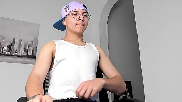 Snapshot of a_lejandro_0_8 chatting on 03/10/25, 02:17 a lejandro 0 8 online show from 03/10/25, 02:17