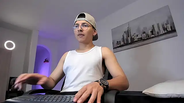 Snapshot of a_lejandro_0_8 chatting on 03/10/25, 06:27 a lejandro 0 8 online show from 03/10/25, 06:27