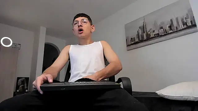 Snapshot of a_lejandro_0_8 chatting on 03/10/25, 02:37 a lejandro 0 8 online show from 03/10/25, 02:37