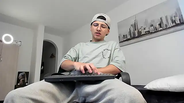 Snapshot of a_lejandro_0_8 chatting on 03/10/25, 09:07 a lejandro 0 8 online show from 03/10/25, 09:07