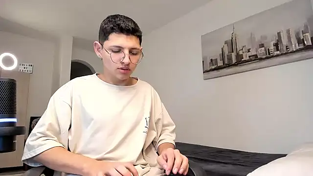 Snapshot of a_lejandro_0_8 chatting on 03/11/25, 10:20 a lejandro 0 8 online show from 03/11/25, 10:20