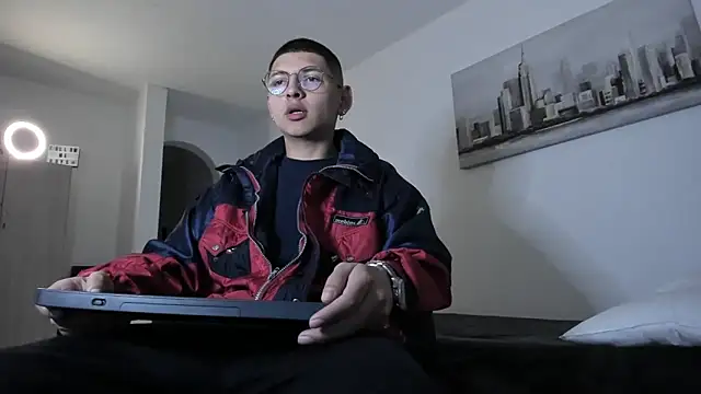 Snapshot of a_lejandro_0_8 chatting on 03/13/25, 11:49 a lejandro 0 8 online show from 03/13/25, 11:49