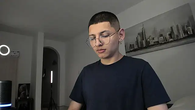 Snapshot of a_lejandro_0_8 chatting on 03/14/25, 09:03 a lejandro 0 8 online show from 03/14/25, 09:03