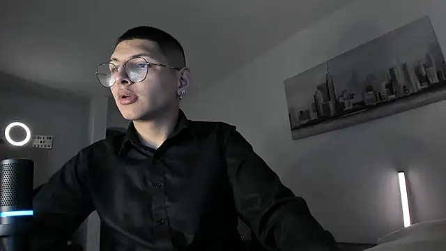 Snapshot of a_lejandro_0_8 chatting on 03/15/25, 12:47 a lejandro 0 8 online show from 03/15/25, 12:47