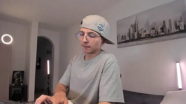 Snapshot of a_lejandro_0_8 chatting on 03/19/25, 10:22 a lejandro 0 8 online show from 03/19/25, 10:22