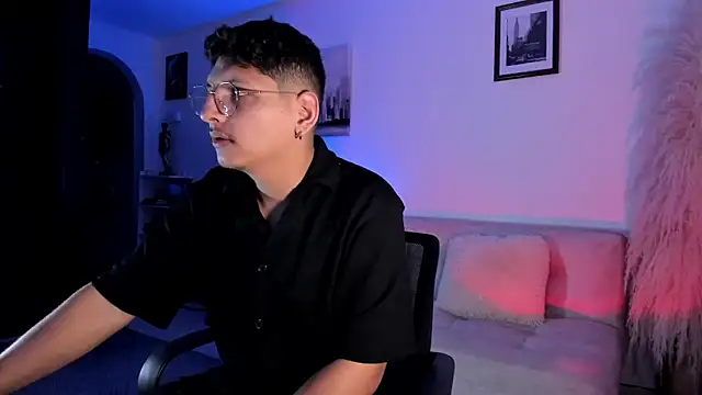 Snapshot of a_lejandro_0_8 chatting on 11/19/25, 03:56 a lejandro 0 8 online show from 11/19/25, 03:56