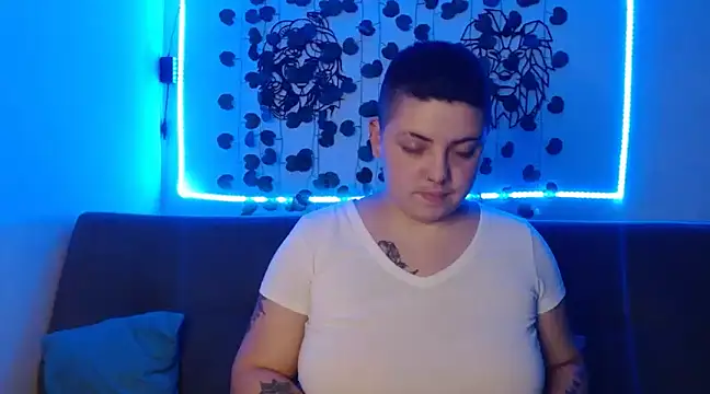 Snapshot of aron_lettone01 chatting on 02/05/25, 12:31 aron lettone01 online show from 02/05/25, 12:31