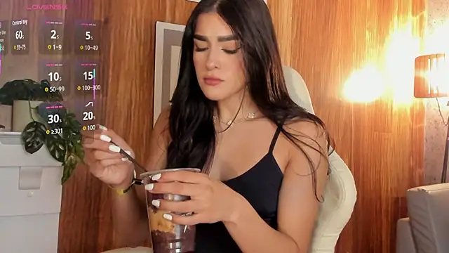 Snapshot of Antonellaparis_ chatting on 11/05/25, 02:33 Antonellaparis online show from 11/05/25, 02:33