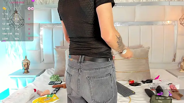 Snapshot of 1m_Joel chatting on 12/06/24, 04:03 1m Joel online show from 12/06/24, 04:03