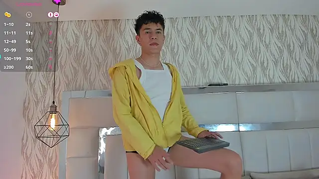 Snapshot of 1m_Joel chatting on 12/12/24, 04:37 1m Joel online show from 12/12/24, 04:37