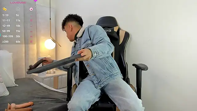 Snapshot of 1m_Joel chatting on 01/20/25, 02:32 1m Joel online show from 01/20/25, 02:32