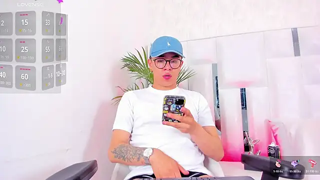 Snapshot of 1m_Joel chatting on 10/25/25, 05:48 1m Joel online show from 10/25/25, 05:48