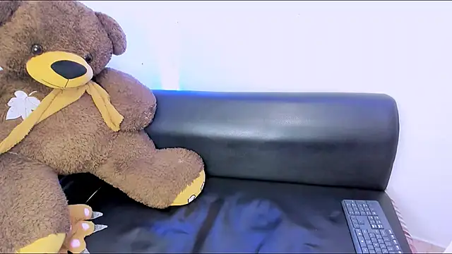 Snapshot of aurora_mcry chatting on 03/01/25, 08:13 aurora mcry online show from 03/01/25, 08:13