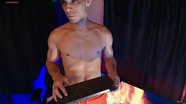 Snapshot of sexyboycolombi4 chatting on 04/11/26, 12:20 sexyboycolombi4 online show from 04/11/26, 12:20