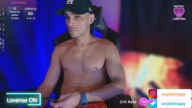 Snapshot of sexyboycolombi4 chatting on 04/14/26, 01:44 sexyboycolombi4 online show from 04/14/26, 01:44