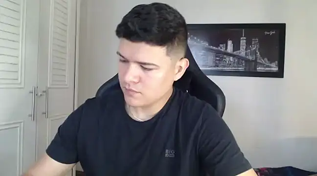 Snapshot of Plug_Control chatting on 12/23/24, 03:23 Plug Control online show from 12/23/24, 03:23