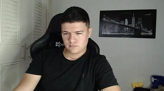 Snapshot of Plug_Control chatting on 01/04/25, 10:24 Plug Control online show from 01/04/25, 10:24