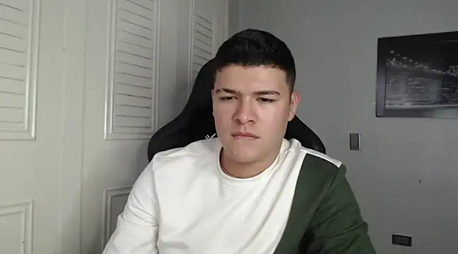 Snapshot of Plug_Control chatting on 01/05/25, 08:00 Plug Control online show from 01/05/25, 08:00