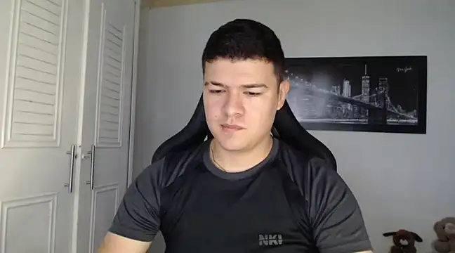 Snapshot of Plug_Control chatting on 01/08/25, 01:20 Plug Control online show from 01/08/25, 01:20